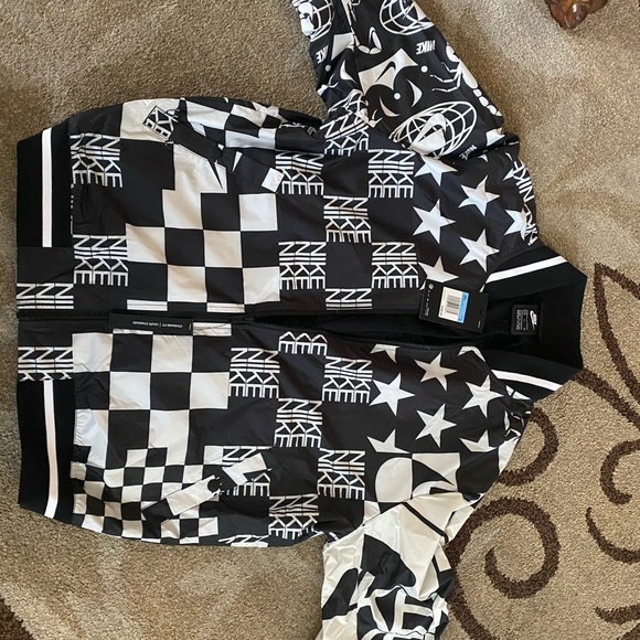 Nike Mens Printed Scorpion Jacket Black/White - Picture 1 of 2